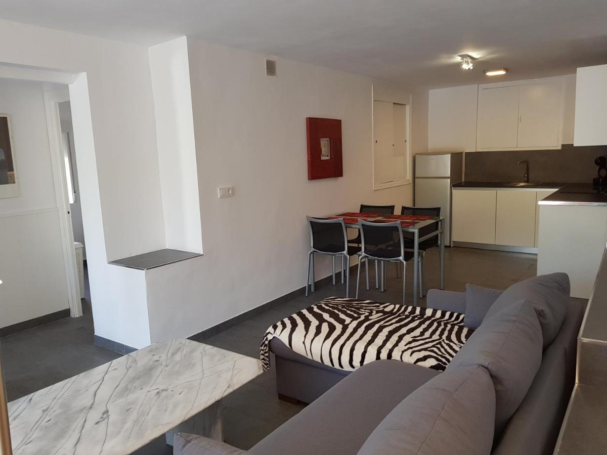 Lovely Bungalow For Four Close To Beach And City In Torrevieja Bagian luar foto