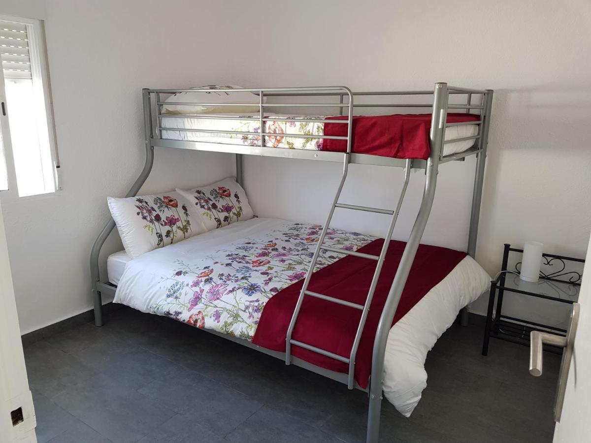 Lovely Bungalow For Four Close To Beach And City In Torrevieja Bagian luar foto