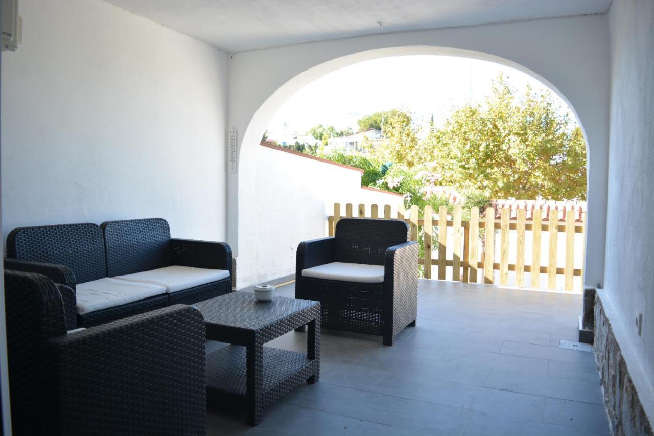 Lovely Bungalow For Four Close To Beach And City In Torrevieja Bagian luar foto