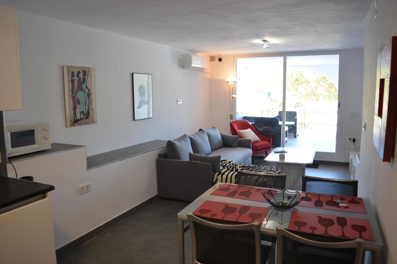 Lovely Bungalow For Four Close To Beach And City In Torrevieja Bagian luar foto