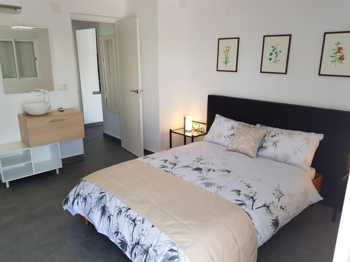 Lovely Bungalow For Four Close To Beach And City In Torrevieja Bagian luar foto